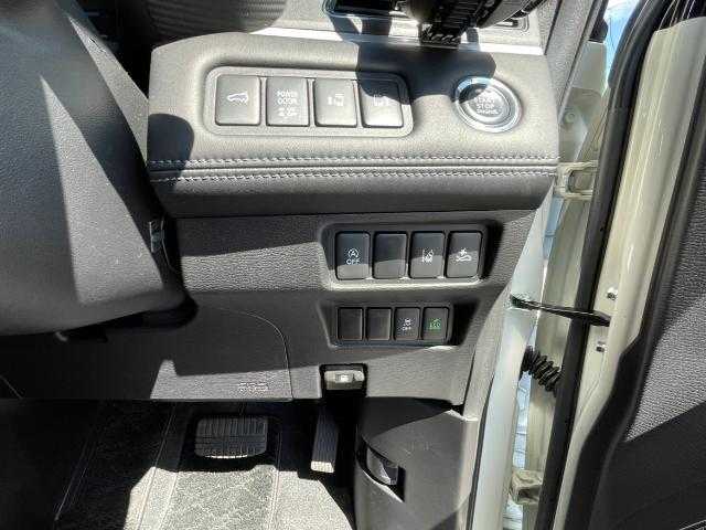 三菱 デリカＤ：５ P 岩手県 2019(令1)年 3.5万km ウォームホワイトパール 純正ナビ　フルセグＴＶ／ＣＤ／ＤＶＤ／Ｂｌｕｅｔｏｏｔｈ　/全方位カメラ　/ＸＴＲＥＭＥ－Ｊ　ＡＷ　/ＪＡＯＳマフラー＆マッドフラップ　/純正フリップダウンモニター　/リアウィンドー＆ミラー　ゴーストフィルム/autoflags　電動サイドステップ/グリル塗装/LADDER FRAME　バグガード/バックドア　スカッフプロテクター/純正エンジンスターター/BSM/スタッドレスタイヤ/両側パワースライド/前席シートヒーター/レーダークルーズコントロール