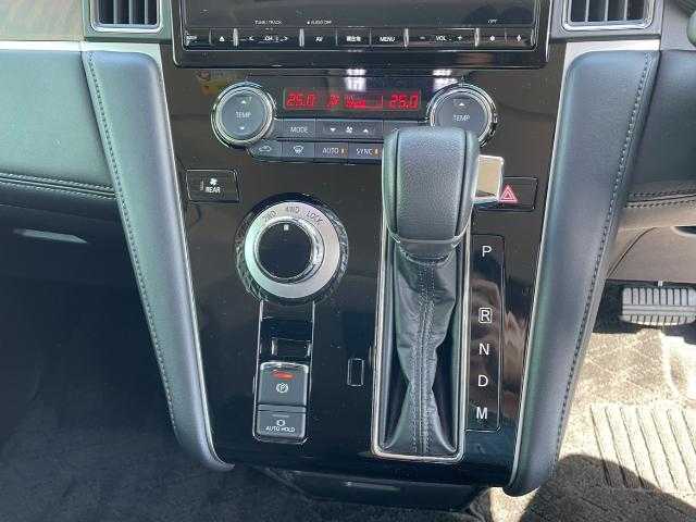 三菱 デリカＤ：５ P 岩手県 2019(令1)年 3.5万km ウォームホワイトパール 純正ナビ　フルセグＴＶ／ＣＤ／ＤＶＤ／Ｂｌｕｅｔｏｏｔｈ　/全方位カメラ　/ＸＴＲＥＭＥ－Ｊ　ＡＷ　/ＪＡＯＳマフラー＆マッドフラップ　/純正フリップダウンモニター　/リアウィンドー＆ミラー　ゴーストフィルム/autoflags　電動サイドステップ/グリル塗装/LADDER FRAME　バグガード/バックドア　スカッフプロテクター/純正エンジンスターター/BSM/スタッドレスタイヤ/両側パワースライド/前席シートヒーター/レーダークルーズコントロール