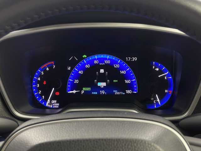 トヨタ カローラ クロス ハイブリッド Z 栃木県 2021(令3)年 2万km ダークブルーマイカM ９型純正ディスプレイオーディオ/　　ナビ/Bluetooth/AM/FM/フルセグTV/バックカメラ/ビルトインETC/トヨタセーフティセンス/・プリクラッシュセーフティ/・レーントレーシングアシスト/・レーンディパーチャーアラート/・ロードサインアシスト/・レーダークルーズコントロール/・オートマチックハイビーム/・先行車発進アラーム/パーキングサポートブレーキ/ブラインド・スポット・モニター/リア・クロス・トラフィック・アラート/純正ドライブレコーダー/パワーバックドア/ハーフレザーシート/運転席パワーシート/前席シートヒーター/純正１８インチAW/純正ドアバイザー/オートライト/LEDヘッドライト/LEDフォグ/電子パーキング/ブレーキホールド/プッシュスタート/スマートキー/スペア１本