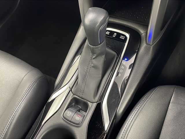 トヨタ カローラ クロス ハイブリッド Z 栃木県 2021(令3)年 2万km ダークブルーマイカM ９型純正ディスプレイオーディオ/　　ナビ/Bluetooth/AM/FM/フルセグTV/バックカメラ/ビルトインETC/トヨタセーフティセンス/・プリクラッシュセーフティ/・レーントレーシングアシスト/・レーンディパーチャーアラート/・ロードサインアシスト/・レーダークルーズコントロール/・オートマチックハイビーム/・先行車発進アラーム/パーキングサポートブレーキ/ブラインド・スポット・モニター/リア・クロス・トラフィック・アラート/純正ドライブレコーダー/パワーバックドア/ハーフレザーシート/運転席パワーシート/前席シートヒーター/純正１８インチAW/純正ドアバイザー/オートライト/LEDヘッドライト/LEDフォグ/電子パーキング/ブレーキホールド/プッシュスタート/スマートキー/スペア１本