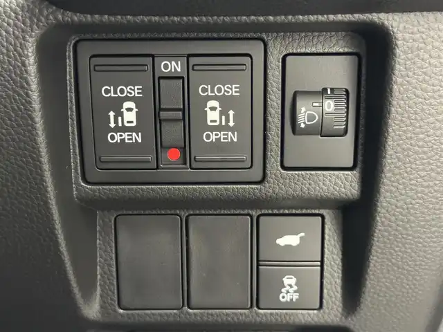 ホンダ ステップワゴン eHEV エアー EX 滋賀県 2025(令7)年 0.1千km プラチナホワイトパール 登録済未使用車/11.4インチ純正メモリーナビ/【Bluetooth/CD/DVD/USB/フルセグ】/バックカメラ/シートヒーター/2列目オットマン/両側パワースライドドア/パワーリアゲート/前後ソナー/ホンダセンシング/追従クルーズコントロール/BSM/電子パーキングブレーキ/オートホールド/LEDヘッドライト/オートハイビーム/MTモード付AT/純正16AW/WAC