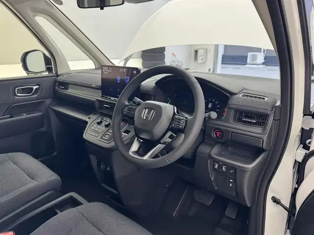 ホンダ ステップワゴン eHEV エアー EX 滋賀県 2025(令7)年 0.1千km プラチナホワイトパール 登録済未使用車/11.4インチ純正メモリーナビ/【Bluetooth/CD/DVD/USB/フルセグ】/バックカメラ/シートヒーター/2列目オットマン/両側パワースライドドア/パワーリアゲート/前後ソナー/ホンダセンシング/追従クルーズコントロール/BSM/電子パーキングブレーキ/オートホールド/LEDヘッドライト/オートハイビーム/MTモード付AT/純正16AW/WAC