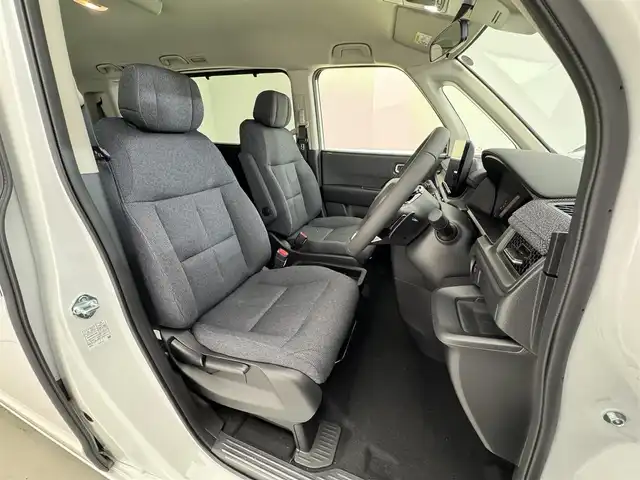 ホンダ ステップワゴン eHEV エアー EX 滋賀県 2025(令7)年 0.1千km プラチナホワイトパール 登録済未使用車/11.4インチ純正メモリーナビ/【Bluetooth/CD/DVD/USB/フルセグ】/バックカメラ/シートヒーター/2列目オットマン/両側パワースライドドア/パワーリアゲート/前後ソナー/ホンダセンシング/追従クルーズコントロール/BSM/電子パーキングブレーキ/オートホールド/LEDヘッドライト/オートハイビーム/MTモード付AT/純正16AW/WAC