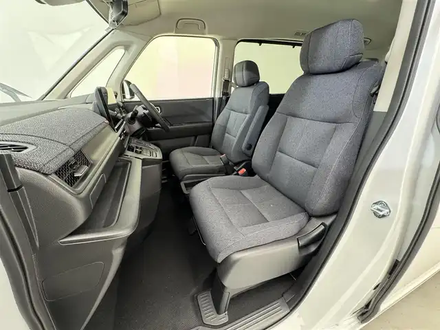 ホンダ ステップワゴン eHEV エアー EX 滋賀県 2025(令7)年 0.1千km プラチナホワイトパール 登録済未使用車/11.4インチ純正メモリーナビ/【Bluetooth/CD/DVD/USB/フルセグ】/バックカメラ/シートヒーター/2列目オットマン/両側パワースライドドア/パワーリアゲート/前後ソナー/ホンダセンシング/追従クルーズコントロール/BSM/電子パーキングブレーキ/オートホールド/LEDヘッドライト/オートハイビーム/MTモード付AT/純正16AW/WAC