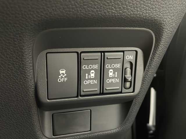 ホンダ フリード ハイブリット e:HEV クロスター 愛知県 2025(令7)年 0.1千km メテオロイドグレーメタリック /R7年10月登録済未使用車//純正HondaCONNECTナビ(LXM-242ZFNI)//フルセグTV・AMFM・Bluetooth・USB//AppleCarPlay・AndroidAuto//バックカメラ//HondaSENSING//前後パーキングセンサー//ブラインドスポットインフォメーション//オートハイビーム//フルLEDヘッドライト//オートライト//フロントフォグランプ//ルーフレール//両側パワースライドドア//後席サンシェード//プライムスムースコンビシート//2列目キャプテンシート//純正15インチアルミホイール//電子パーキングブレーキ//ブレーキホールド//革巻きステアリング//ステアリングスイッチ//プッシュスタート//電動格納ミラー//新車保証書・取扱説明書//スペアキー