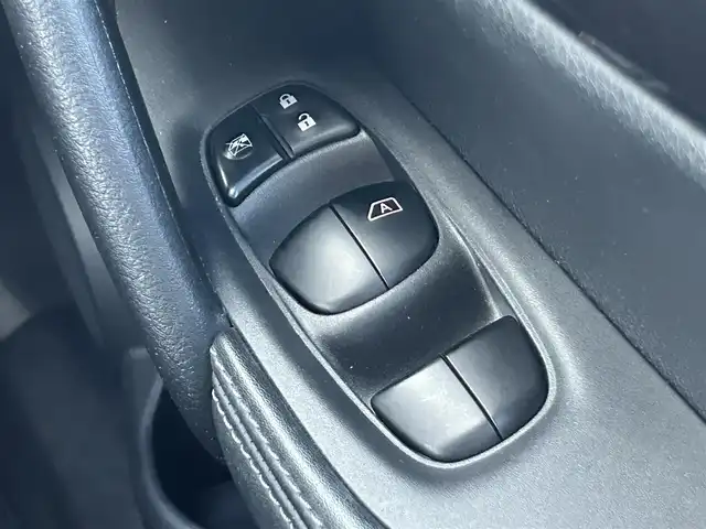 日産 エクストレイル 20S 静岡県 2018(平30)年 5.4万km ダイヤモンドブラック 純正7インチナビ/（Bluetooth/FM/AMCD/DVD）/ETC/４WD/リモコンキー/バックカメラ/オートライト/アイドリングストップ/純正フロアマット/合皮シート/フルフラットシート/リアウィンドウデフォッガー（曇り止め）/純正17SW
