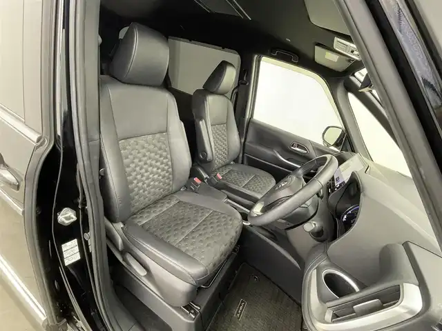 トヨタ ヴォクシー ハイブリッド S－Z 群馬県 2023(令5)年 4万km アティチュードブラックマイカ 快適利便パッケージ　純正１２．１インチ後席モニター　純正１０．５インチメモリナビ　両側パワースライドドア　純正ドラレコ型デジタルインナーミラー　トヨタセーフティーセンス　バックカメラ　ＥＴＣ　禁煙車　モデリスタエアロ