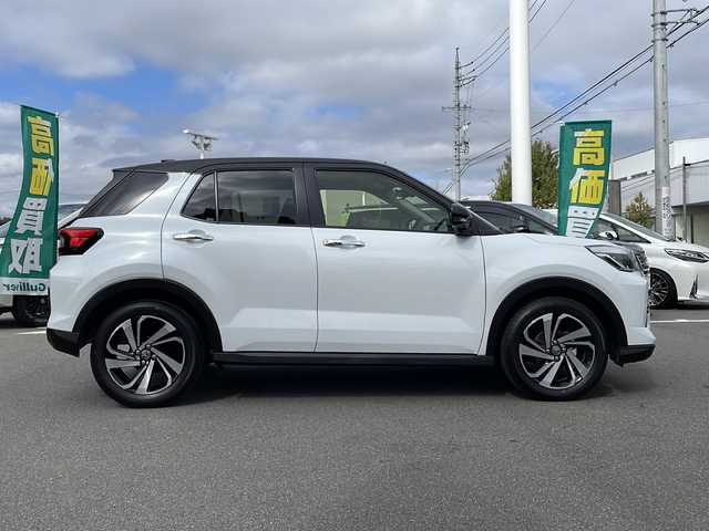トヨタ ライズ Z 長野県 2025(令7)年 0.4万km ブラックマイカメタリック/シャイニングホワイトパール 登録時走行距離 3741km/禁煙車/７インチ社外ナビ/（CN-HE02WD）/Bluetooth Audio/全周囲カメラ/バックカメラ/ビルドインＥＴＣ/シートヒーター（Ｄ＋Ｎ席）/前後ドライブレコーダー/追従クルーズコントロール/コーナーセンサー前後/レザー調シートカバー全席/オートマチックハイビーム/ステアリングスイッチ/フロアマット/プッシュスタート/ＬＥＤヘッドライト/オートライト/フロントフォグランプ/リヤフォグランプ/スマートキー/スペアキー×１/横滑り防止機能/盗難防止機能
