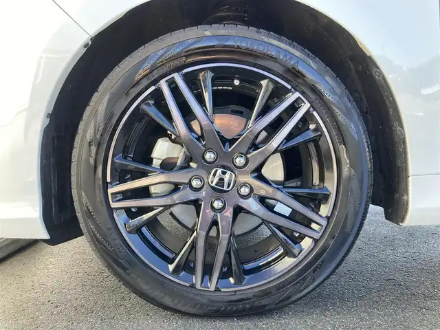 ホンダ オデッセイ ハイブリッド e:HEVアブソルート EX 静岡県 2021(令3)年 10.9万km プラチナホワイトパール Honda　SENSING/純正10インチナビ(VXU-217DYi)/　AM FM CD DVD Bluetooth USB SD AppleCarPlay/フルセグTV/前後方ドライブレコーダー/LEDオートヘッドランプ/レーダークルーズコントロール/シートヒーター(前席)/ハーフレザーシート/パワーバックドア/両側パワースライドドア/前後方クリアランスソナー/純正18インチアルミホイール/100Vソケット/ビルトインETC2.0/アラウンドビューモニター/パワーシート(前席)