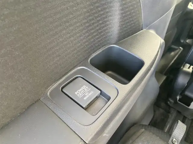 ホンダ オデッセイ ハイブリッド e:HEVアブソルート EX 静岡県 2021(令3)年 10.9万km プラチナホワイトパール Honda　SENSING/純正10インチナビ(VXU-217DYi)/　AM FM CD DVD Bluetooth USB SD AppleCarPlay/フルセグTV/前後方ドライブレコーダー/LEDオートヘッドランプ/レーダークルーズコントロール/シートヒーター(前席)/ハーフレザーシート/パワーバックドア/両側パワースライドドア/前後方クリアランスソナー/純正18インチアルミホイール/100Vソケット/ビルトインETC2.0/アラウンドビューモニター/パワーシート(前席)