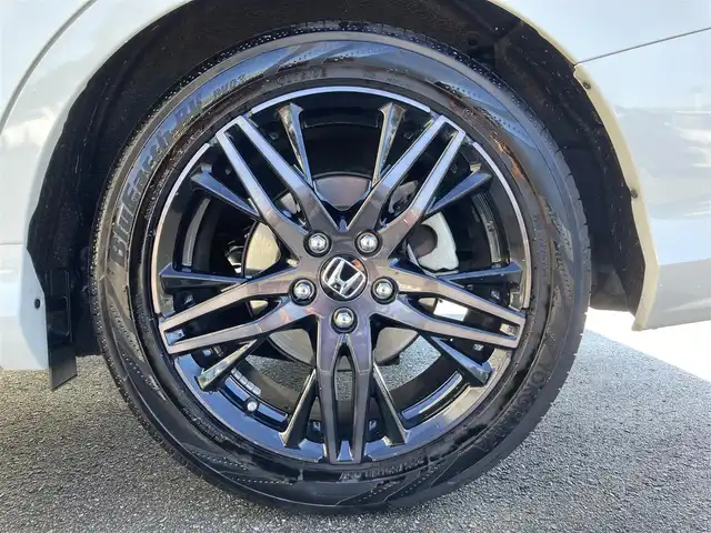 ホンダ オデッセイ ハイブリッド e:HEVアブソルート EX 静岡県 2021(令3)年 10.9万km プラチナホワイトパール Honda　SENSING/純正10インチナビ(VXU-217DYi)/　AM FM CD DVD Bluetooth USB SD AppleCarPlay/フルセグTV/前後方ドライブレコーダー/LEDオートヘッドランプ/レーダークルーズコントロール/シートヒーター(前席)/ハーフレザーシート/パワーバックドア/両側パワースライドドア/前後方クリアランスソナー/純正18インチアルミホイール/100Vソケット/ビルトインETC2.0/アラウンドビューモニター/パワーシート(前席)