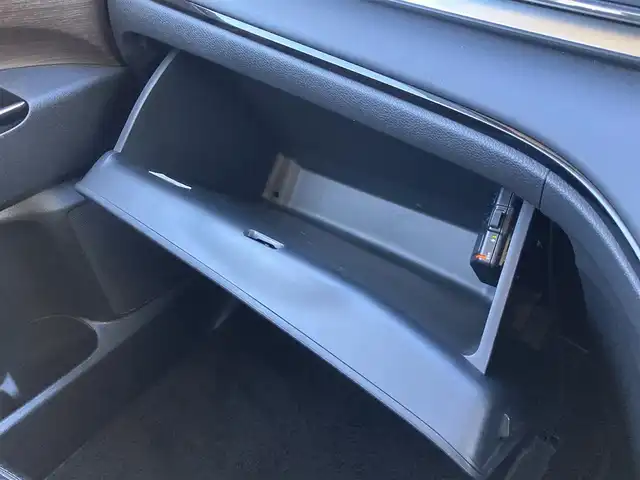 ホンダ オデッセイ ハイブリッド e:HEVアブソルート EX 静岡県 2021(令3)年 10.9万km プラチナホワイトパール Honda　SENSING/純正10インチナビ(VXU-217DYi)/　AM FM CD DVD Bluetooth USB SD AppleCarPlay/フルセグTV/前後方ドライブレコーダー/LEDオートヘッドランプ/レーダークルーズコントロール/シートヒーター(前席)/ハーフレザーシート/パワーバックドア/両側パワースライドドア/前後方クリアランスソナー/純正18インチアルミホイール/100Vソケット/ビルトインETC2.0/アラウンドビューモニター/パワーシート(前席)