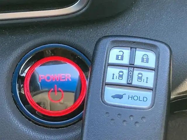 ホンダ オデッセイ ハイブリッド e:HEVアブソルート EX 静岡県 2021(令3)年 10.9万km プラチナホワイトパール Honda　SENSING/純正10インチナビ(VXU-217DYi)/　AM FM CD DVD Bluetooth USB SD AppleCarPlay/フルセグTV/前後方ドライブレコーダー/LEDオートヘッドランプ/レーダークルーズコントロール/シートヒーター(前席)/ハーフレザーシート/パワーバックドア/両側パワースライドドア/前後方クリアランスソナー/純正18インチアルミホイール/100Vソケット/ビルトインETC2.0/アラウンドビューモニター/パワーシート(前席)