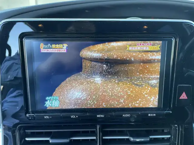 トヨタ エスティマ アエラス プレミアム 富山県 2017(平29)年 10.2万km アイスチタニウムマイカメタリック ワンオーナー/純正フリップダウンモニター/8インチナビ/フルセグＴＶ/Bluetooth/DVD再生/バックカメラ/両側パワースライドドア/クルーズコントロール/オートマチックハイビーム/衝突軽減ブレーキ/レーンディパーチャーアラート/コーナーセンサー/ビルトインETC/パワーシート/7人乗り/LEDオートライト