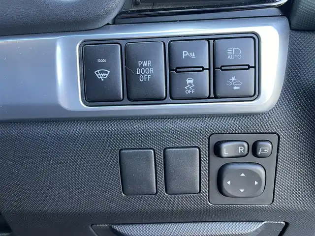 トヨタ エスティマ アエラス プレミアム 富山県 2017(平29)年 10.2万km アイスチタニウムマイカメタリック ワンオーナー/純正フリップダウンモニター/8インチナビ/フルセグＴＶ/Bluetooth/DVD再生/バックカメラ/両側パワースライドドア/クルーズコントロール/オートマチックハイビーム/衝突軽減ブレーキ/レーンディパーチャーアラート/コーナーセンサー/ビルトインETC/パワーシート/7人乗り/LEDオートライト