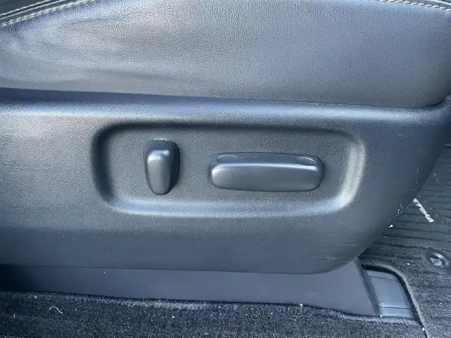 トヨタ エスティマ アエラス プレミアム 富山県 2017(平29)年 10.2万km アイスチタニウムマイカメタリック ワンオーナー/純正フリップダウンモニター/8インチナビ/フルセグＴＶ/Bluetooth/DVD再生/バックカメラ/両側パワースライドドア/クルーズコントロール/オートマチックハイビーム/衝突軽減ブレーキ/レーンディパーチャーアラート/コーナーセンサー/ビルトインETC/パワーシート/7人乗り/LEDオートライト