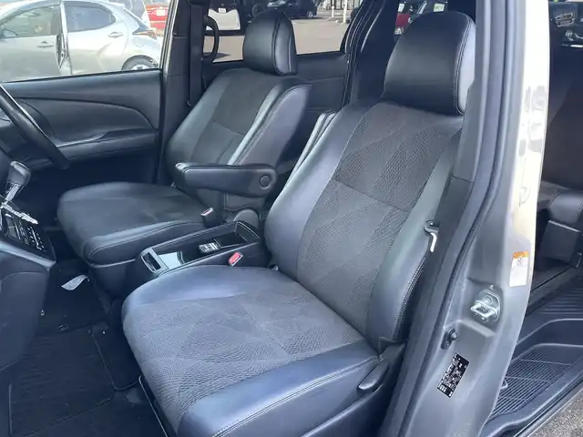 トヨタ エスティマ アエラス プレミアム 富山県 2017(平29)年 10.2万km アイスチタニウムマイカメタリック ワンオーナー/純正フリップダウンモニター/8インチナビ/フルセグＴＶ/Bluetooth/DVD再生/バックカメラ/両側パワースライドドア/クルーズコントロール/オートマチックハイビーム/衝突軽減ブレーキ/レーンディパーチャーアラート/コーナーセンサー/ビルトインETC/パワーシート/7人乗り/LEDオートライト