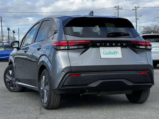 日産 ノート X FOUR 道央・札幌 2023(令5)年 6.9万km ダークメタルグレー ４WD/社外メモリーナビ/AM/FM/BT/衝突被害軽減ブレーキ/横滑り防止装置/クリアランスソナー/バックカメラ/ETC/ドライブレコーダー/アイドリングストップ/EVMODE/前席シートヒーター/革巻きステアリング/ステアリングリモコン/ハンドルヒーター/電動パーキング/オートブレーキホールド/プッシュスタート/スマートキー/ハロゲンヘッドライト/オートライト/ヘッドライトレベライザー/電動格納ミラー/ウィンカーミラー/社外フロアマット/スペアキー