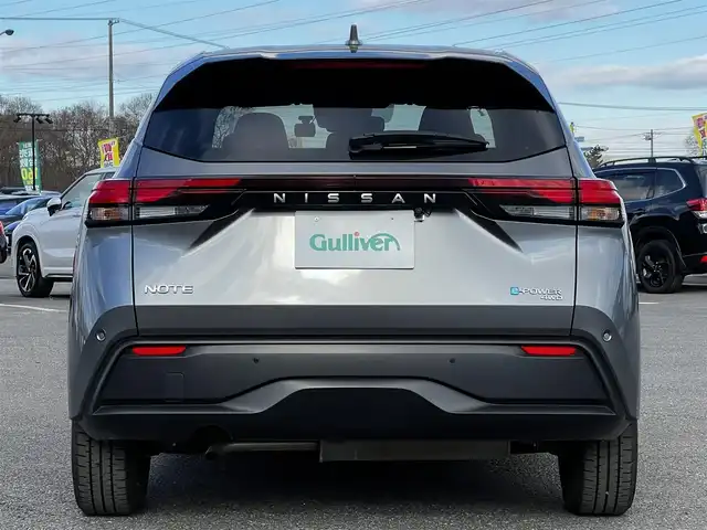 日産 ノート X FOUR 道央・札幌 2023(令5)年 6.9万km ダークメタルグレー ４WD/社外メモリーナビ/AM/FM/BT/衝突被害軽減ブレーキ/横滑り防止装置/クリアランスソナー/バックカメラ/ETC/ドライブレコーダー/アイドリングストップ/EVMODE/前席シートヒーター/革巻きステアリング/ステアリングリモコン/ハンドルヒーター/電動パーキング/オートブレーキホールド/プッシュスタート/スマートキー/ハロゲンヘッドライト/オートライト/ヘッドライトレベライザー/電動格納ミラー/ウィンカーミラー/社外フロアマット/スペアキー