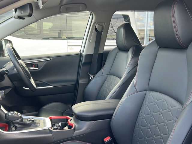 トヨタ ＲＡＶ４ アドベンチャー オフロードPKG 秋田県 2021(令3)年 7.4万km スーパーホワイトⅡ 4WD/純正9インチディスプレイオーディオ/ナビ、Bluetooth、フルセグTV/全方位カメラ/ETC/前後ドライブレコーダー/レーダークルーズコントロール/D席パワーシート/合皮シート/純正18インチAW/ルーフレール/スペアキー