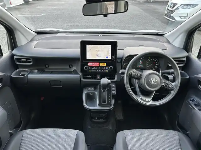 トヨタ シエンタ ハイブリッド G 千葉県 2024(令6)年 1.1万km プラチナホワイトパールマイカ 純正ディスプレイオーディオ(BT/ナビ)/両側パワースライド/スペアキー1本/USBポート/AC100Vコンセント2か所/コーナーセンサー/パノラミックビューモニター/レーダークルーズコントロール/プリクラッシュセーフティー/ステアリングスイッチ/レーンディパーチャーアラート/ブラインドスポットモニター/オートハイビーム/ビルトインETC/フロアマット