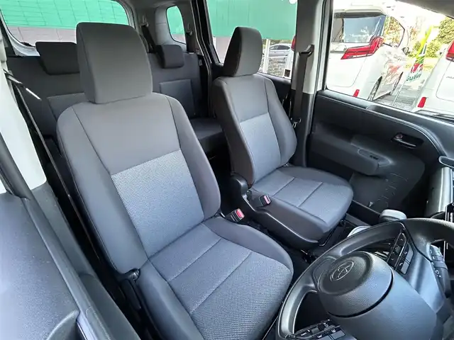 トヨタ シエンタ ハイブリッド G 千葉県 2024(令6)年 1.1万km プラチナホワイトパールマイカ 純正ディスプレイオーディオ(BT/ナビ)/両側パワースライド/スペアキー1本/USBポート/AC100Vコンセント2か所/コーナーセンサー/パノラミックビューモニター/レーダークルーズコントロール/プリクラッシュセーフティー/ステアリングスイッチ/レーンディパーチャーアラート/ブラインドスポットモニター/オートハイビーム/ビルトインETC/フロアマット