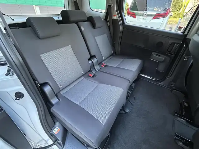 トヨタ シエンタ ハイブリッド G 千葉県 2024(令6)年 1.1万km プラチナホワイトパールマイカ 純正ディスプレイオーディオ(BT/ナビ)/両側パワースライド/スペアキー1本/USBポート/AC100Vコンセント2か所/コーナーセンサー/パノラミックビューモニター/レーダークルーズコントロール/プリクラッシュセーフティー/ステアリングスイッチ/レーンディパーチャーアラート/ブラインドスポットモニター/オートハイビーム/ビルトインETC/フロアマット