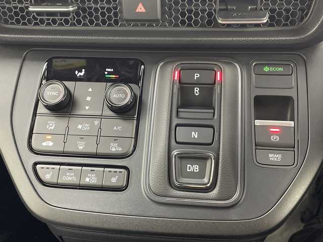 ホンダ ステップワゴン スパーダ eHEV 熊本県 2025(令7)年 0.1千km クリスタルブラックパール 純正11.4インチナビHonda CONNECTナビ（LXM-247VFLi）/・AM/FM/CD/DVD/SD/BT/USB/フルセグTV/バックカメラ/ホンダセンシング/・衝突軽減ブレーキ/・路外逸脱抑制機能/・アダプティブクルーズコントロール/・ブラインドスポットモニター/パドルシフト/電動パーキングブレーキ/ブレーキホールド/ECON/横滑り防止装置/両側パワースライドドア/電動リアゲート/前後コーナーセンサー/オットマン/LEDヘッドライト/オートライト/フォグランプ/ヘッドライトレベライザー/純正16インチアルミホイール/スマートキー/スペアキー/プッシュスタート/ワンオーナー