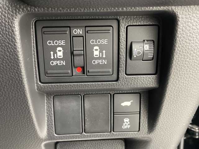 ホンダ ステップワゴン スパーダ eHEV 熊本県 2025(令7)年 0.1千km クリスタルブラックパール 純正11.4インチナビHonda CONNECTナビ（LXM-247VFLi）/・AM/FM/CD/DVD/SD/BT/USB/フルセグTV/バックカメラ/ホンダセンシング/・衝突軽減ブレーキ/・路外逸脱抑制機能/・アダプティブクルーズコントロール/・ブラインドスポットモニター/パドルシフト/電動パーキングブレーキ/ブレーキホールド/ECON/横滑り防止装置/両側パワースライドドア/電動リアゲート/前後コーナーセンサー/オットマン/LEDヘッドライト/オートライト/フォグランプ/ヘッドライトレベライザー/純正16インチアルミホイール/スマートキー/スペアキー/プッシュスタート/ワンオーナー