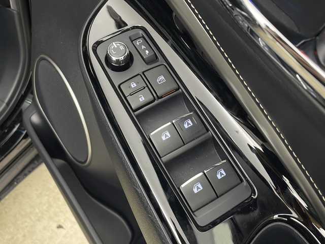 トヨタ ハリアー ハイブリッド プログレス メタル&レザーP 秋田県 2018(平30)年 5.7万km ブラック 4WD/純正ナビ/（FM/AM/Bluetooth/フルセグTV/CD/DVD）/バックカメラ/電動リアゲート/サンルーフ/レザーシート/衝突軽減装置/レーンキープアシスト/横滑り防止装置/クリアランスソナー/アイドリングストップ/ETC/前後ドライブレコーダー/ステアリングリモコン/前席シートヒーター/前席パワーシート/JBLサウンド/LEDヘッドライト/フォグランプ/オートライト/オートハイビーム/電動格納ミラー/プッシュスタート/スマートキー/純正アルミホイール/社外フロアマット