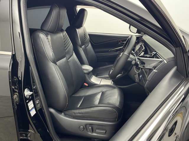 トヨタ ハリアー ハイブリッド プログレス メタル&レザーP 秋田県 2018(平30)年 5.7万km ブラック 4WD/純正ナビ/（FM/AM/Bluetooth/フルセグTV/CD/DVD）/バックカメラ/電動リアゲート/サンルーフ/レザーシート/衝突軽減装置/レーンキープアシスト/横滑り防止装置/クリアランスソナー/アイドリングストップ/ETC/前後ドライブレコーダー/ステアリングリモコン/前席シートヒーター/前席パワーシート/JBLサウンド/LEDヘッドライト/フォグランプ/オートライト/オートハイビーム/電動格納ミラー/プッシュスタート/スマートキー/純正アルミホイール/社外フロアマット