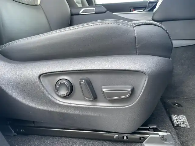 トヨタ ランドクルーザー GRスポーツ 栃木県 2023(令5)年 1万km プレシャスホワイトパール 寒冷地仕様/ルーフレール(ブラック)/クールボックス/チルト&スライド電動ムーンルーフ/リヤシートエンターテインメントシステム/JBLプレミアムサウンドシステム/12.3インチT-Connectナビゲーションシステム/・地デジ(フルセグ)/・Bluetooth/・Apple CarPlay/Android Auto/・Blu-ray/DVD/CD/SD/USB/ToyotaSafetySense/・プリクラッシュセーフティ(歩行者［昼夜］・自転車運転者［昼］/検知機能付衝突回避支援タイプ/ミリ波レーダー+単眼カメラ方式)/・レーントレーシングアシスト［LTA］/・レーンディパーチャーアラート（ヨーアシスト機能付）［LDA］ /・ドライバー異常時対応システム/・レーダークルーズコントロール(全車速追従機能付)/・ロードサインアシスト［RSA］/・アダプティブハイビームシステム［AHS］/・オートマチックハイビーム［AHB］/ブラインドスポットモニター(後方車両への接近警報・停車時警報機能付)［BSM］/パーキングサポートブレーキ(前後方静止物/後方接近車両/後方歩行者)/パノラミックビューモニター/マルチテレインモニター/電動デフロック(フロント・リア)/本革シート(GR専用ブラック)