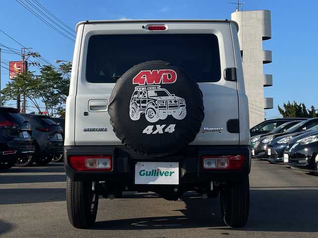 スズキ ジムニー XC 山口県 2023(令5)年 0.7万km ピュアホワイトP スズキセーフティサポート/（衝突被害軽減ブレーキ、誤発進抑制機能、車線逸脱抑制機能、リヤクロストラフィックアラートーフティサポート）/４WD/社外メモリナビ（CN-HO2WD）/（AM/FM/CD/DVD/Bluetooth/フルセグTV）/バックカメラ/クルーズコントロール/シートヒーター（D/N）/背面タイヤ/純正フロアマット/純正アルミホイール/レーダー探知機/運転席タブレットホルダー/助手席ドリンクホルダー/ライトウォッシャー/ドライブレコーダー（HDR002）/ETC/LEDヘッドライト/フォグランプ/スマートキー/アイドリングストップ