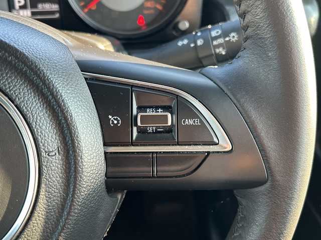 スズキ ジムニー XC 山口県 2023(令5)年 0.7万km ピュアホワイトP スズキセーフティサポート/（衝突被害軽減ブレーキ、誤発進抑制機能、車線逸脱抑制機能、リヤクロストラフィックアラートーフティサポート）/４WD/社外メモリナビ（CN-HO2WD）/（AM/FM/CD/DVD/Bluetooth/フルセグTV）/バックカメラ/クルーズコントロール/シートヒーター（D/N）/背面タイヤ/純正フロアマット/純正アルミホイール/レーダー探知機/運転席タブレットホルダー/助手席ドリンクホルダー/ライトウォッシャー/ドライブレコーダー（HDR002）/ETC/LEDヘッドライト/フォグランプ/スマートキー/アイドリングストップ