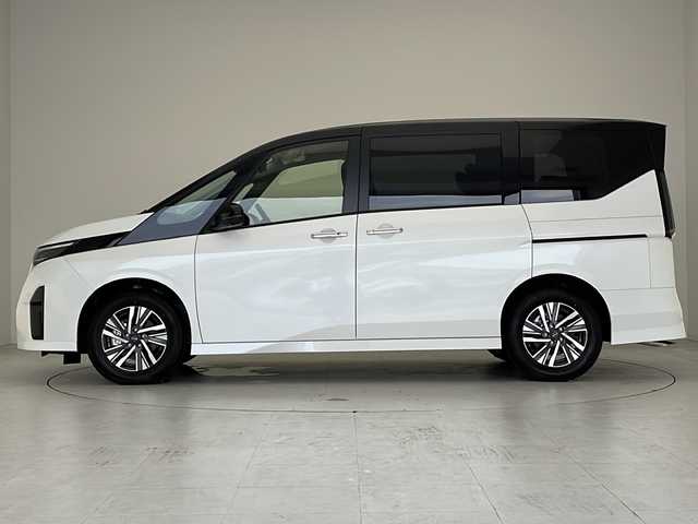 日産 セレナ e－パワー ハイウェイスター V 愛知県 2024(令6)年 0.1万km未満 パール 登録済未使用車/プロパイロット/衝突軽減システム/純正１２．３型ディスプレイオーディオ（ナビあり）/全方位カメラ/両側パワースライドドア/本革シート/フルセグTV/Bluetooth/バックカメラ/イージーオープン機能/コーナーセンサー/純正アルミホイール/ETC2.0 /ブラインドスポットモニター/LEDヘッドライト/インテリジェントミラー/リアオートエアコン/オートマチックハイビーム/置くだけ充電器/ステアリングスイッチ/スマートキー/プッシュスタート