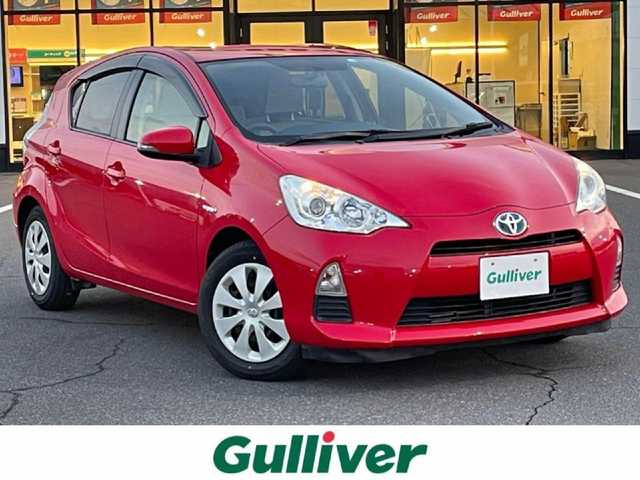 トヨタ アクア S 岡山県 2014(平26)年 11.9万km スーパーレッドⅤ 登録時走行距離118568km/社外ナビ/地デジTV（AM/FM/CD/DVD/Bluetooth)/バックカメラ/ETC/アイドリングストップ/USB入力端子/純正フロアマット/オートライト/横滑り防止装置/ドアバイザー/プッシュスタート/スマートキー/ウィンカーミラー/電動格納ミラー