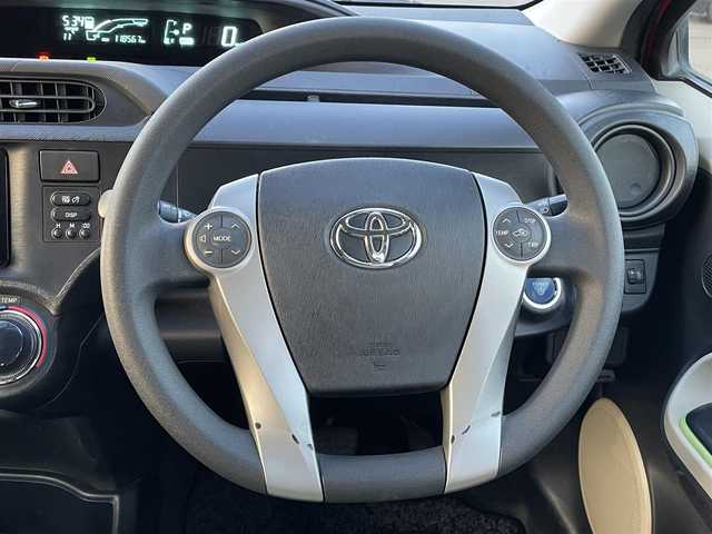 トヨタ アクア S 岡山県 2014(平26)年 11.9万km スーパーレッドⅤ 登録時走行距離118568km/社外ナビ/地デジTV（AM/FM/CD/DVD/Bluetooth)/バックカメラ/ETC/アイドリングストップ/USB入力端子/純正フロアマット/オートライト/横滑り防止装置/ドアバイザー/プッシュスタート/スマートキー/ウィンカーミラー/電動格納ミラー