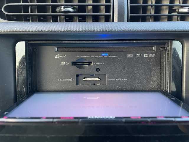 トヨタ アクア S 岡山県 2014(平26)年 11.9万km スーパーレッドⅤ 登録時走行距離118568km/社外ナビ/地デジTV（AM/FM/CD/DVD/Bluetooth)/バックカメラ/ETC/アイドリングストップ/USB入力端子/純正フロアマット/オートライト/横滑り防止装置/ドアバイザー/プッシュスタート/スマートキー/ウィンカーミラー/電動格納ミラー