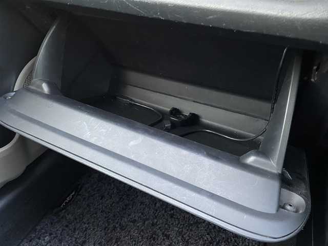 トヨタ アクア S 岡山県 2014(平26)年 11.9万km スーパーレッドⅤ 登録時走行距離118568km/社外ナビ/地デジTV（AM/FM/CD/DVD/Bluetooth)/バックカメラ/ETC/アイドリングストップ/USB入力端子/純正フロアマット/オートライト/横滑り防止装置/ドアバイザー/プッシュスタート/スマートキー/ウィンカーミラー/電動格納ミラー