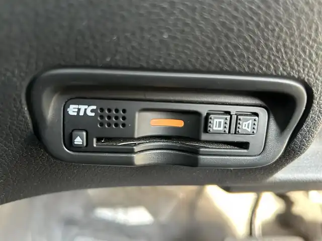 ホンダ ヴェゼル ハイブリッド X ホンダセンシング 福岡県 2016(平28)年 3.1万km ホワイトオーキッドパール ＳＤナビ　/バックカメラ　/クルコン　/衝突軽減　/パドルシフト　/ＥＴＣ　/ＬＥＤヘッドライト　/純正フロアマット　/ブレーキホールド　/電格ミラー　/純正１６ＡＷ　/禁煙車　/ＭＴモード付　/オートライト　/スペアキー
