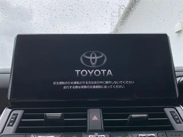 トヨタ ランドクルーザー ZX 大阪府 2024(令6)年 0.4万km プレシャスホワイトパール トヨタメーカー純正12.3インチナビ/【AM/FM/CD/DVD/BT/USB/SD/フルセグ/HDMI】/Apple CarPlay/AndroidAuto/パワーバックドア/パノラミックビューモニター（全方位カメラ）/電動サンルーフ/ビルトインETC2.0/ドライブレコーダー/純正11型左右独立リアエンターテインメントシステム/トヨタセーフティセンス/・レーダークルーズコントロール/・プリクラッシュセーフティ/・ロードサインアシスト/・アダプティブハイビームシステム/・ブラインドスポットモニター/・パーキングサポートブレーキ/・リヤクロストラフィックアラート/マルチテレインモニター/ステアリングヒーター/ベージュ本革シート/前席パワーシート/前席/2列目ベンチレーション付快適温熱シート/3列目電動格納シート/モデリスタエアロ(F/R/フェンダー)/純正20インチアルミホイール/JBLサウンドシステム/HUD/クールボックス/盗難防止システム