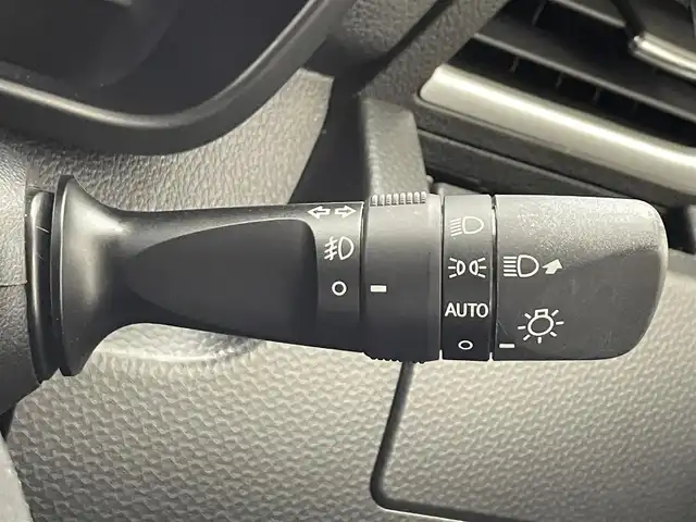 トヨタ タンク カスタムG S 滋賀県 2017(平29)年 2.2万km ブラックマイカ/マゼンダベリーメタリック 禁煙車/純正SDナビ/・NSCD-W66/・Bluetooth/CD/地デジTV/バックカメラ/両側自動スライドドア/LEDヘッドライト/革巻きステアリング/レーンキープ/クルーズコントロール/横滑り防止/アイドリングストップ/純正１４AW/ウィンカーミラー/プッシュスタート/スマートキー