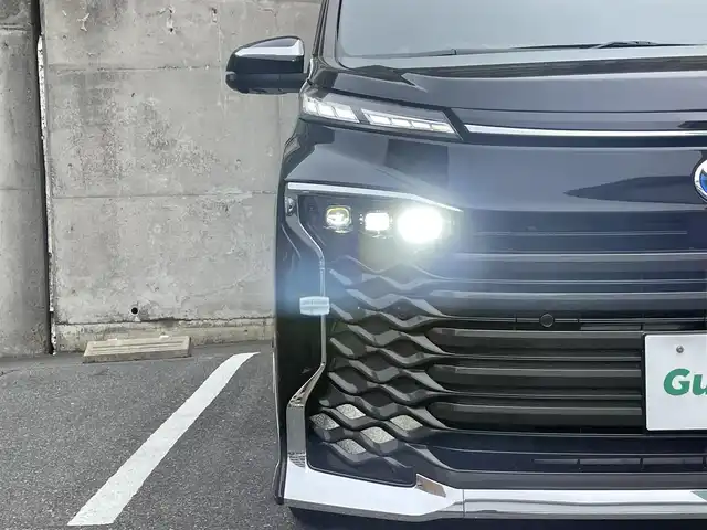 トヨタ ヴォクシー ハイブリッド S－Z 愛知県 2022(令4)年 4.7万km アティチュードブラックマイカ ワンオーナー/快適利便パッケージHigh/・ハンズフリーデュアルパワースライドドア/・パワーバックドア/・ナノイーX/・ステアリングヒーター/・キャプテンシート/ドライビングサポートパッケージ/・デジタルインナーミラー/・ヘッドアップディスプレイ/BSM・SEA・FCTA・LCA・トヨタチームメイト 寒冷地仕様/トヨタセーフティセンス/・プリクラッシュセーフティーシステム/・レーントレーシングアシスト/・レーダークルーズコントロール/・アダプティブハイビーム/・ロードサインアシスト/・発進遅れ告知機能/アドバンストドライブ/10.5インチディスプレイオーディオ+ナビ/フルセグTV+CD＋DVDデッキ/HDMI/14型有機EL後席ディスプレイ/ETC2.0/三眼LEDヘッドライト+AHB/オートライト/フォグランプ/スペアタイヤ/TRD GRスポーツサドバイザー/AC100Vコンセント/純正フロアマット/保証書/取扱説明書