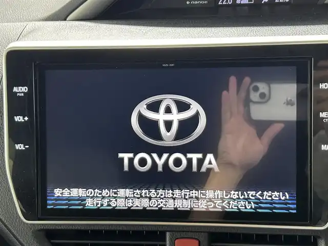 トヨタ ヴォクシー ハイブリッド ZS 煌Ⅲ 佐賀県 2021(令3)年 0.5万km イナズマスパーキングブラックガラスフレーク 純正10インチSDナビ/フルセグTV/Bluetooth/CD/DVD/バックカメラ/両側パワースライドドア/前方ドライブレコーダー/ビルトインETC/運転席・助手席シートヒーター/クルーズコントロール/トヨタセーフティーセンス/コーナーセンサー/モデリスタエアロ/純正16インチアルミホイール/純正フロアマット