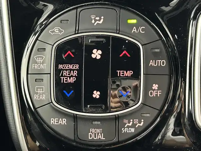 トヨタ ヴォクシー ハイブリッド ZS 煌Ⅲ 佐賀県 2021(令3)年 0.5万km イナズマスパーキングブラックガラスフレーク 純正10インチSDナビ/フルセグTV/Bluetooth/CD/DVD/バックカメラ/両側パワースライドドア/前方ドライブレコーダー/ビルトインETC/運転席・助手席シートヒーター/クルーズコントロール/トヨタセーフティーセンス/コーナーセンサー/モデリスタエアロ/純正16インチアルミホイール/純正フロアマット