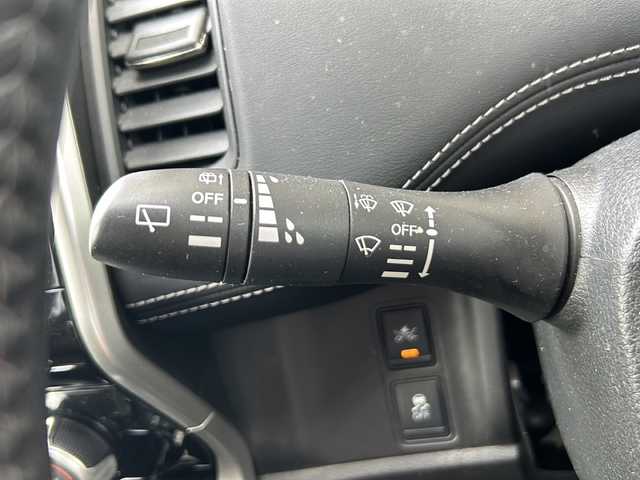日産 セレナ ハイウェイスター Vセレクション 静岡県 2017(平29)年 8.3万km ブリリアントホワイトパール 2トーン 純正ナビ/・SD/・MUSIC STOCKER/・FM/AM/・フルセグTV/・WALKMAN/USB/・CD/DVD/Blu-ray/・Bluetooth/・iPod/主要装備/・アラウンドビューモニター/・プロパイロット/・クリアランスソナー/・ＥＴＣ/・サイドカーテンエアバッグ/・パーキングアシスト/・リアクーラー/・ハンズフリースライドドア/・アイドリングストップ/・ＬＥＤヘッドライト/・電動パーキング/・純正フロアマット/・プッシュスタート