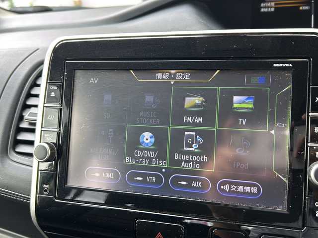 日産 セレナ ハイウェイスター Vセレクション 静岡県 2017(平29)年 8.3万km ブリリアントホワイトパール 2トーン 純正ナビ/・SD/・MUSIC STOCKER/・FM/AM/・フルセグTV/・WALKMAN/USB/・CD/DVD/Blu-ray/・Bluetooth/・iPod/主要装備/・アラウンドビューモニター/・プロパイロット/・クリアランスソナー/・ＥＴＣ/・サイドカーテンエアバッグ/・パーキングアシスト/・リアクーラー/・ハンズフリースライドドア/・アイドリングストップ/・ＬＥＤヘッドライト/・電動パーキング/・純正フロアマット/・プッシュスタート