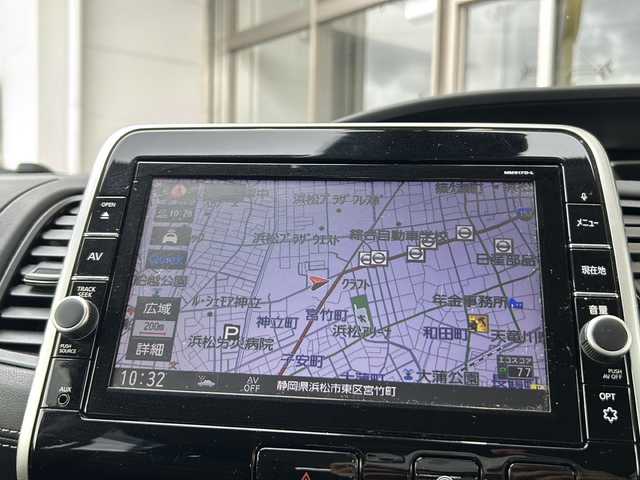 日産 セレナ ハイウェイスター Vセレクション 静岡県 2017(平29)年 8.3万km ブリリアントホワイトパール 2トーン 純正ナビ/・SD/・MUSIC STOCKER/・FM/AM/・フルセグTV/・WALKMAN/USB/・CD/DVD/Blu-ray/・Bluetooth/・iPod/主要装備/・アラウンドビューモニター/・プロパイロット/・クリアランスソナー/・ＥＴＣ/・サイドカーテンエアバッグ/・パーキングアシスト/・リアクーラー/・ハンズフリースライドドア/・アイドリングストップ/・ＬＥＤヘッドライト/・電動パーキング/・純正フロアマット/・プッシュスタート