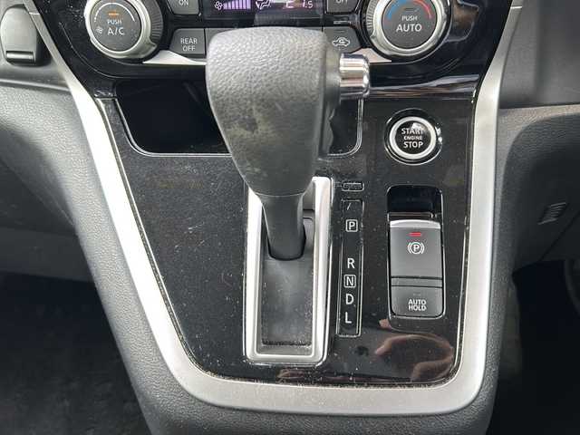 日産 セレナ ハイウェイスター Vセレクション 静岡県 2017(平29)年 8.3万km ブリリアントホワイトパール 2トーン 純正ナビ/・SD/・MUSIC STOCKER/・FM/AM/・フルセグTV/・WALKMAN/USB/・CD/DVD/Blu-ray/・Bluetooth/・iPod/主要装備/・アラウンドビューモニター/・プロパイロット/・クリアランスソナー/・ＥＴＣ/・サイドカーテンエアバッグ/・パーキングアシスト/・リアクーラー/・ハンズフリースライドドア/・アイドリングストップ/・ＬＥＤヘッドライト/・電動パーキング/・純正フロアマット/・プッシュスタート