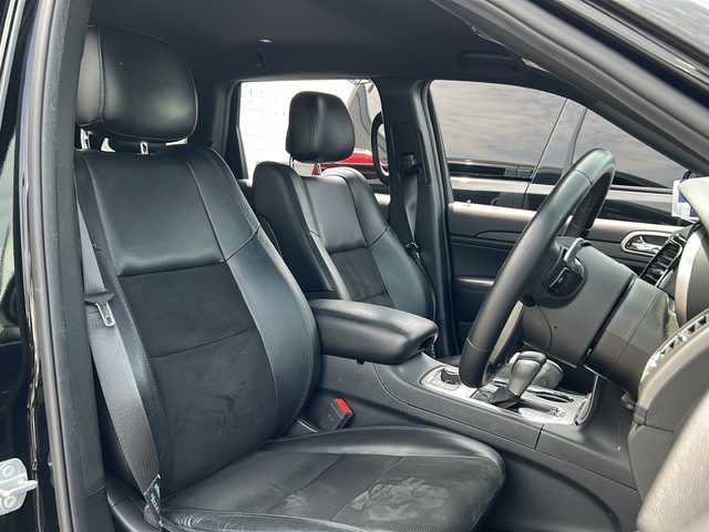 クライスラー・ジープ ジープ グランドチェロキー トレイルホーク 長野県 2019(令1)年 5万km 黒 純正8型ディスプレイオーディオ/ＡＭ FM Bluetooth/バックカメラ/ＥＴＣ/クルーズコントロール/パドルシフト/LEDヘッドライト/オートライト/フォグライト/コーナーセンサー(前後)/ドライブレコーダー(前後)/アイドリングストップ/横滑り防止装置/フロアマット/ミラーヒーター/ステアリングリモコン/スマートキー/エンジンプッシュスタート